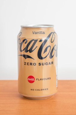 Pruszcz Gdanski, Polonya - 24 Mart 2022: Vanilla Coca-Cola sıfır şeker.