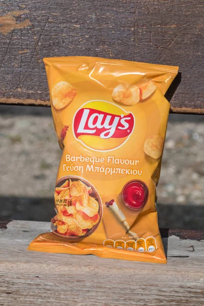 Peyia Cyprus Квітня 2022 Pack Potato Chips Lays Barbecue Favour — стокове фото