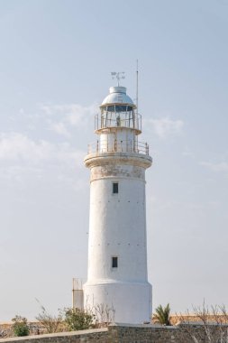 Kıbrıs 'taki Paphos beyaz deniz feneri.