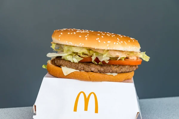 パフォス キプロス 2022年4月2日 ビッグN おいしいサンドイッチビッグNおいしいは 国際的なファーストフードチェーンのマクドナルドが販売するハンバーガーです — ストック写真