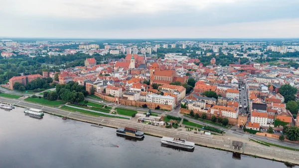 Polonya 'nın eski Torun kentinde hava manzarası.
