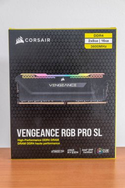 Pruszcz Gdanski, Polonya - 20 Nisan 2022: 2 x 8 GB DDDR 4 Corsair Vengeance RGB PRO.