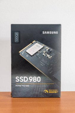 Pruszcz Gdanski, Polonya - 20 Nisan 2022: Samsung SSD 980 nvme M2500 GB.