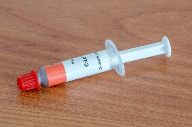 Pruszcz Gdanski, Polonya - 21 Nisan 2022: SilentiumPC PT-3 termal macunu.