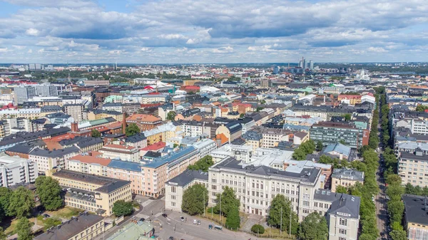 Helsinki, Finlandiya - 5 Ağustos 2021: Helsinki 'nin yaz günü panoramik hava manzarası.