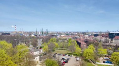 Gdansk, Polonya - 2 Mayıs 2022: Gradowa tepesinden Gdansk 'a panoramik manzara.