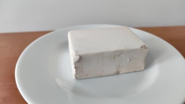 Cube Fresh Baker Yeast White Plate — Stock Video