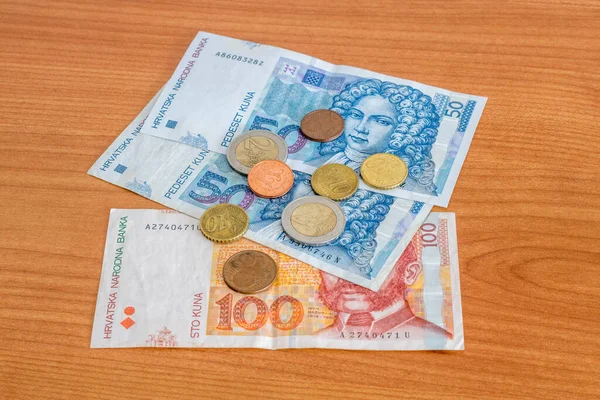 Банкноты Hrk Монеты Евро — стоковое фото