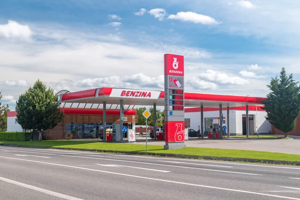 Malacky Eslovaquia Mayo 2022 Gasolinera Benzina — Foto de Stock