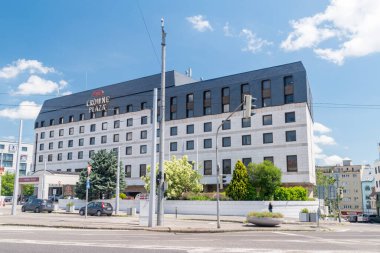 Bratislava, Slovakya - 31 Mayıs 2022 Crowne Plaza Bratislava, bir IHG Oteli.