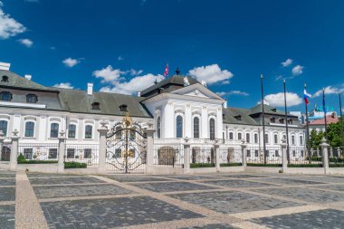 Bratislava, Slovakya - 31 Mayıs 2022: Grassalkovich Sarayı, Slovakya cumhurbaşkanının evi.