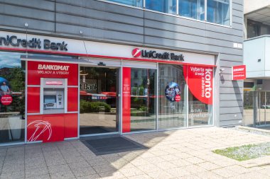Bratislava, Slovakya - 31 Mayıs 2022: Bratislava Unicredit Bankası.