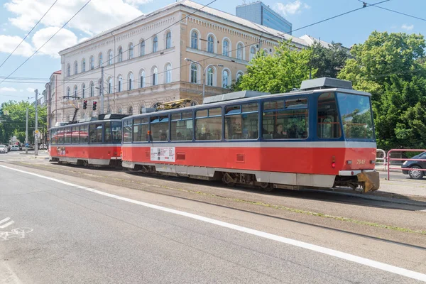 Bratislava Slovaquie Mai 2022 Tram Passagers Dans Rue Bratislava — Photo