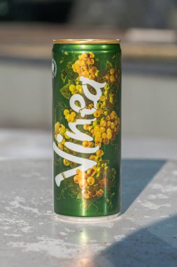 Bratislava, Slovakya - 31 Mayıs 2022: Vinea meşrubat kutusu.