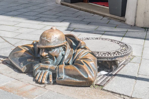 Bratislava Eslovaquia Mayo 2022 Estatua Del Hombre Cumil Trabajo Casco — Foto de Stock