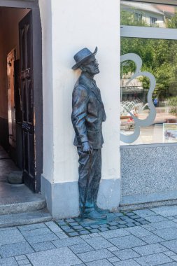 Szombath, Macaristan - 1 Haziran 2022: Duvarda James Joyce 'un heykeli.