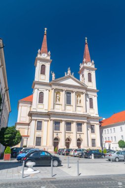 Szombath, Macaristan - 1 Haziran 2022: Ziyaret Katedrali Leydimiz Szombath Katedrali olarak da bilinir..