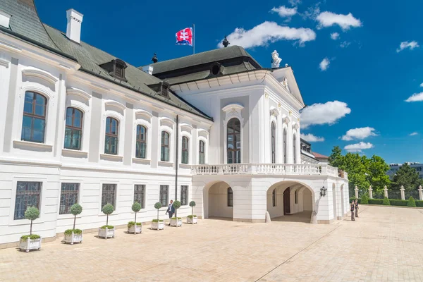Bratislava Slovakien Maj 2022 Grassalkovichpalatset Bratislava Solig Dag Presidentpalatset För — Stockfoto