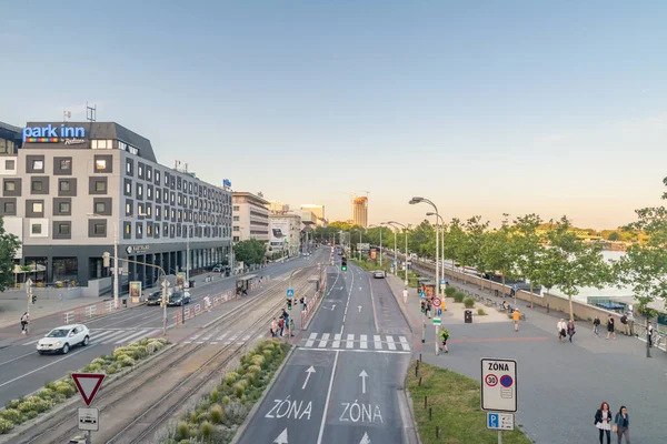 Bratislava Eslovaquia Mayo 2022 Vista Nocturna Del Terraplén Razus Razusovo —  Fotos de Stock