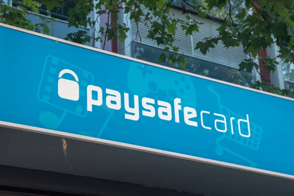 Maribor, Slovenya - 2 Haziran 2022: Logo ve Paysafe işareti. Maaşlı kasa ön ödemeli online ödemedir..