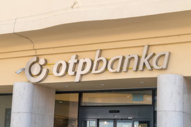Zagreb, Hırvatistan - 2 Haziran 2022: Hırvatistan 'daki OTP Bank logosu.