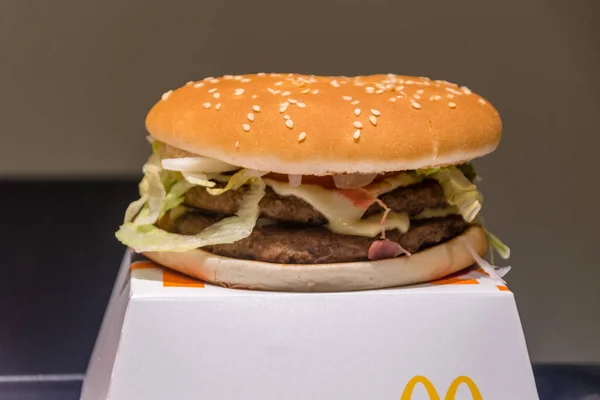 Záhřeb Chorvatsko Června 2022 Mcdonald Double Big Tasty Bacon Sandwich — Stock fotografie