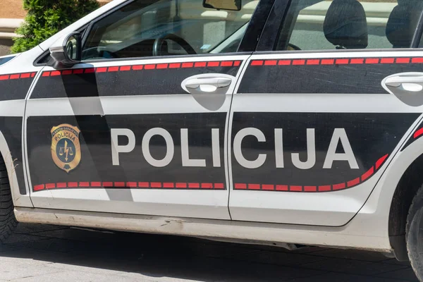 波斯尼亚和黑塞哥维那萨拉热窝 2022年6月3日 波斯尼亚警车上的警察标志 — 图库照片