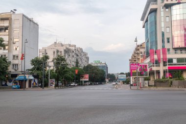 Podgorica, Karadağ - 4 Haziran 2022: Sabahın erken saatlerinde Podgorica 'da Moskovska Caddesi.