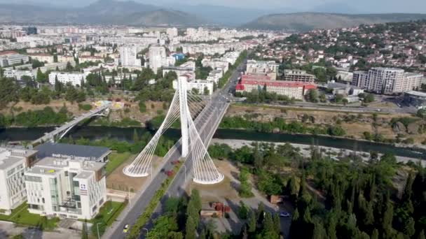 Podgorica Karadağ Haziran 2022 Podgorica Daki Milenyum Köprüsü Manzaralı Uçuş — Stok video
