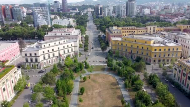 Tirana Albânia Junho 2022 Vista Aérea Sobre Deshmoret Kombit Boulevard — Vídeo de Stock