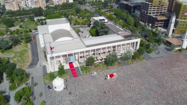 Tirana Albania June 2022 Aerial Rotate View National Theatre Opera — Vídeo de stock