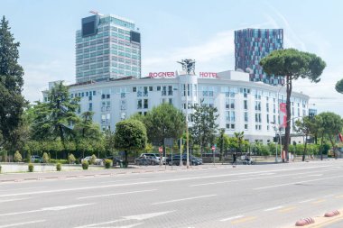 Tiran, Arnavutluk - 4 Haziran 2022: Tiran şehir merkezindeki Rogner Oteli.