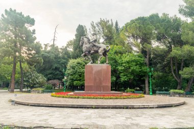 Podgorica, Karadağ - 4 Haziran 2022: Karadağ 'ın başkenti I. Nikolay Binicilik Anıtı.