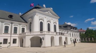 Bratislava, Slovakya - 31 Mayıs 2022: Bratislava 'daki Başkanlık Sarayı. Grassalkovich Sarayı (Slovakça: Grasalkovicov palac), Bratislava 'da bir saraydır..