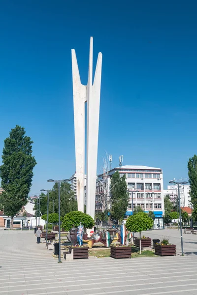 Pristina Kosovo Junio 2022 Monumento Hermandad Unidad Kosovo Plaza Adem — Foto de Stock