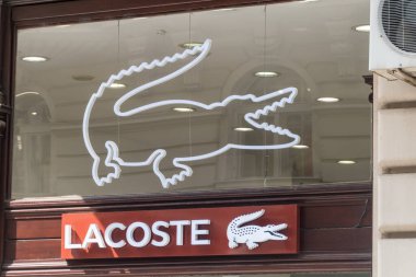Belgrad, Sırbistan - 7 Haziran 2022: Fransız Lacoste firmasının resmi logosu.