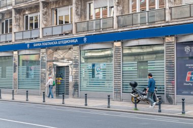 Belgrad, Sırbistan - 7 Haziran 2022: Postanska stedionica bankası. Postanska stedionica Sırbistan 'daki en büyük işletme bankalarından biri.