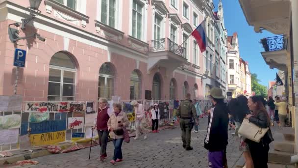 Tallinn Estonia June 2022 Embassy Russian Federation War Banners — стоковое видео