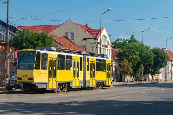 Oradea Ρουμανία Ιουνίου 2022 Κίτρινο Τραμ Στην Οδό Oradea — Φωτογραφία Αρχείου