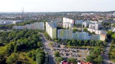 Gdansk, Polonya - 5 Temmuz 2022: Gdansk zaspa 'daki konut binalarına havadan bakış.