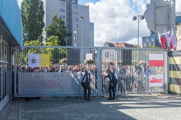 Danzig Polen August 2022 Menschen Öffnen Das Historische Tor Der — Stockfoto