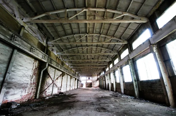 Old and deserted plant symmetrical interior — Stock Photo, Image