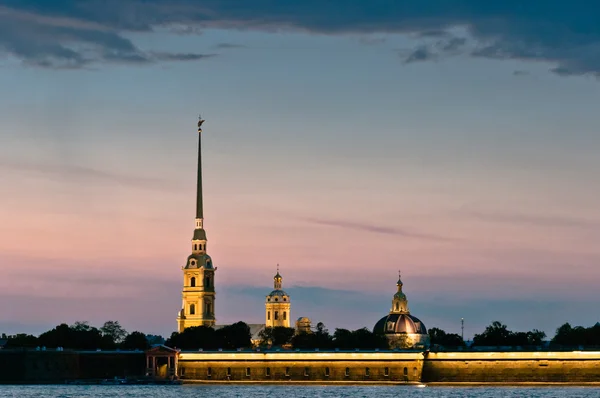 Peter and Paul fortress at twilight — Stock Photo, Image