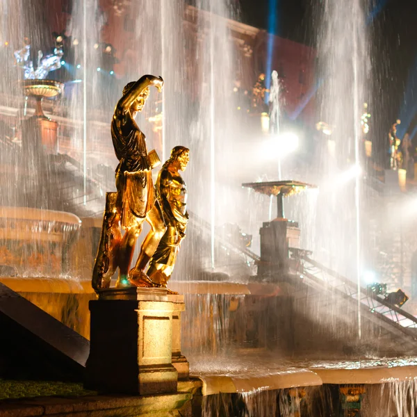 Sculptures with fountain on background — Stock Photo, Image