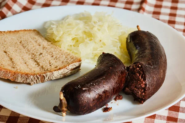 Вкусное Чешское Колбасное Желе Измельченной Капустой Хлебом Тарелке — стоковое фото
