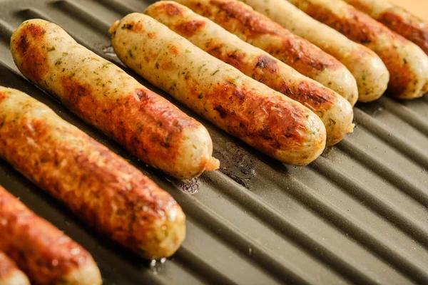 Finom Nuremberg Kolbász Készítése Forró Grillen — Stock Fotó