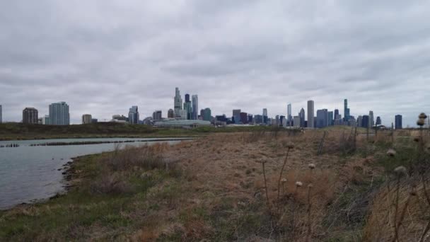 Beautiful Chicago Skyline City View Northerly Island Panning Right Spring — стоковое видео
