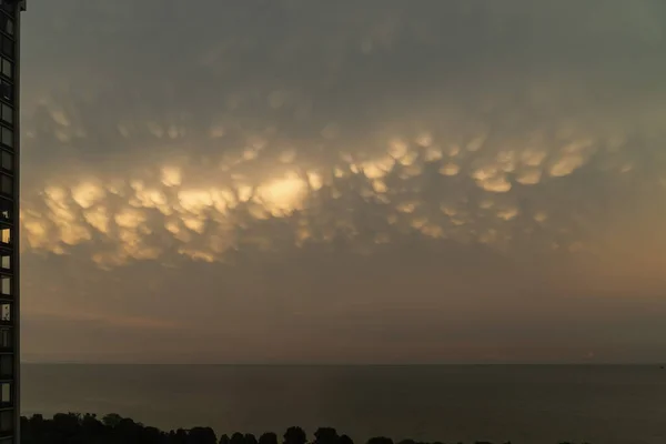 Belo Cenário Nuvens Dramáticas Nuvens Mamíferos Raros Que Formam Céu — Fotografia de Stock