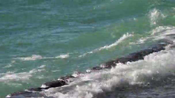 Panning Shot Turquoise Colored Water Waves Splashing Weathered Damaged Corrugated — Vídeo de Stock