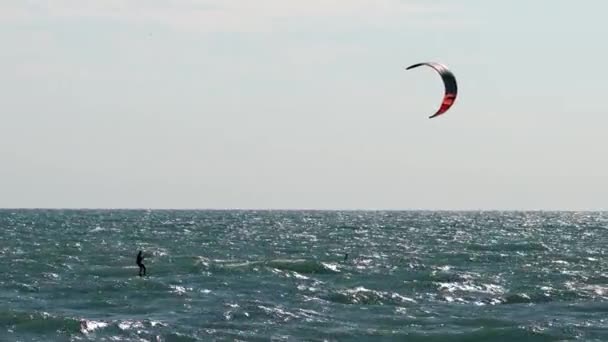 Chicago July 9Th 2022 Kite Surfer Uses Hydrofoil Board Sail — 图库视频影像